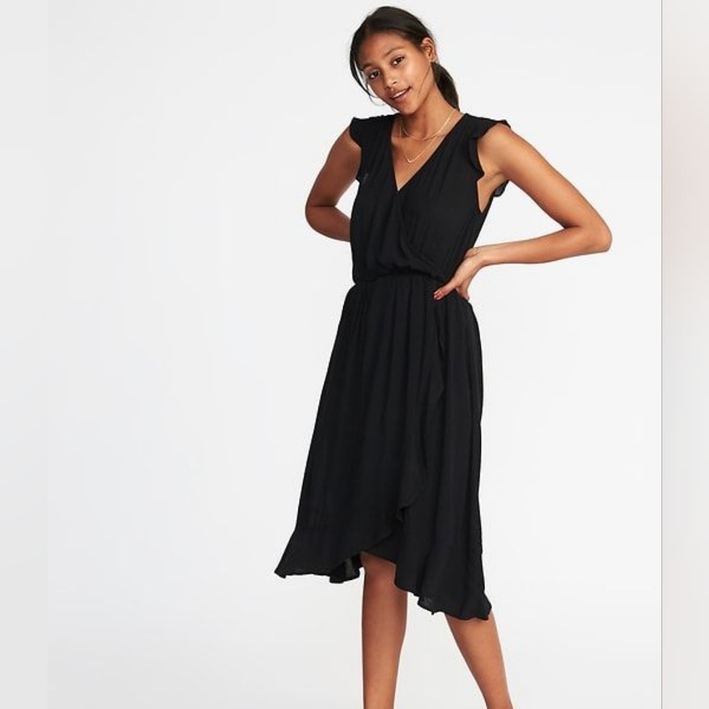 Old Navy black Sleeveless Waist-Defined Crinkle-Gauze Dress Size: M Tall